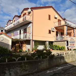 https://apartments-mira-starigrad-paklenica.hotelinzadar.com